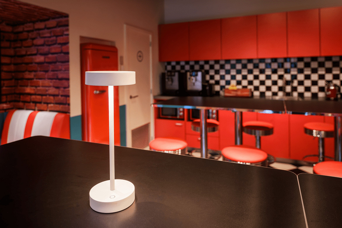 SLV LED Akku-Tischleuchte VINOLINA 2-CCT, IP54, Ø 12cm, zylindrisch, 2.2W 2700/3000K 130lm, Touch-Dimmer + Ladestation, weiß SLV LED Akku-Tischleuchte VINOLINA 2-CCT, IP54, Ø 12cm, zylindrisch, 2.2W 2700/3000K 130lm, Touch-Dimmer + Ladestation, weiß