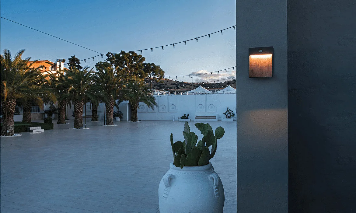 SLV LED Außenwandleuchte FLATT SENSOR, IP54 IK03, eckig, mit Sensoren, 13W 3000/4000K (CCT Switch), anthrazit / Holz braun SLV LED Außenwandleuchte FLATT SENSOR, IP54 IK03, eckig, mit Sensoren, 13W 3000/4000K (CCT Switch), anthrazit / Holz braun