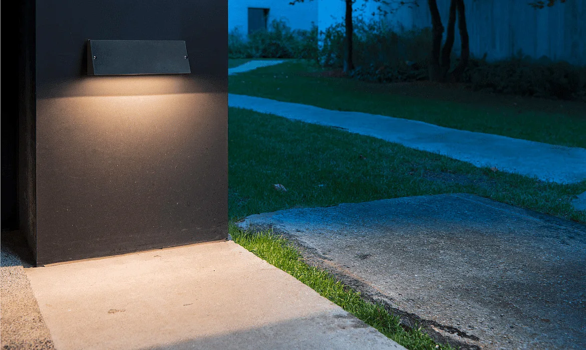 SLV Outdoor LED Wandleuchte PEMA® WL CCT SWITCH, IP65 IK02, Trapez, 16W 3000/4000K 1340/1420lm, schaltbar, schwarz SLV Outdoor LED Wandleuchte PEMA® WL CCT SWITCH, IP65 IK02, Trapez, 16W 3000/4000K 1340/1420lm, schaltbar, schwarz