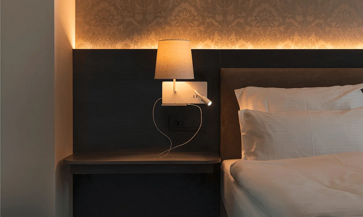 SLV LED Wandleuchte SOMNILA FLEX Indoor, E27, mit LED Spot 65lm, 3000K, weiß, inkl. USB Anschluss, Spot links SLV LED Wandleuchte SOMNILA FLEX Indoor, E27, mit LED Spot 65lm, 3000K, weiß, inkl. USB Anschluss, Spot links