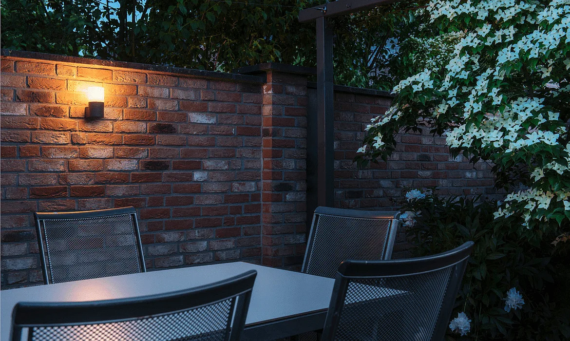 SLV Außenwandleuchte GRAFIT, IP44 IK02, E27, rund, anthrazit / Diffusor in Rauchglas-Optik, satiniert, Standard SLV Außenwandleuchte GRAFIT, IP44 IK02, E27, rund, anthrazit / Diffusor in Rauchglas-Optik, satiniert, Standard