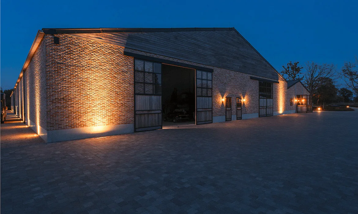 SLV LED Bodeneinbauleuchte DASAR® 1200, IP65/IP67 IK10, 120cm, 34W 3000K 4100lm 19°, DALI dimmbar, befahrbar, edelstahl SLV LED Bodeneinbauleuchte DASAR® 1200, IP65/IP67 IK10, 120cm, 34W 3000K 4100lm 19°, DALI dimmbar, befahrbar, edelstahl