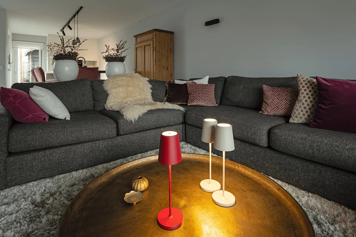 SLV LED Akku-Tischleuchte VINOLINA TWO, IP65, Ø 11cm, konisch, 2W 2200-3000K (CCT Switch) 190m, Touch-Dimmer + Ladestation, beige SLV LED Akku-Tischleuchte VINOLINA TWO, IP65, Ø 11cm, konisch, 2W 2200-3000K (CCT Switch) 190m, Touch-Dimmer + Ladestation, beige