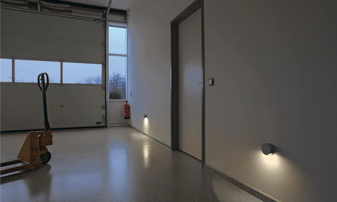 SLV Outdoor LED Wandleuchte PEMA WL ROUND, IP55 IK03, Ø 9cm, 3.8W PowerLED 3000K 190lm, schaltbar, silbergrau SLV Outdoor LED Wandleuchte PEMA WL ROUND, IP55 IK03, Ø 9cm, 3.8W PowerLED 3000K 190lm, schaltbar, silbergrau
